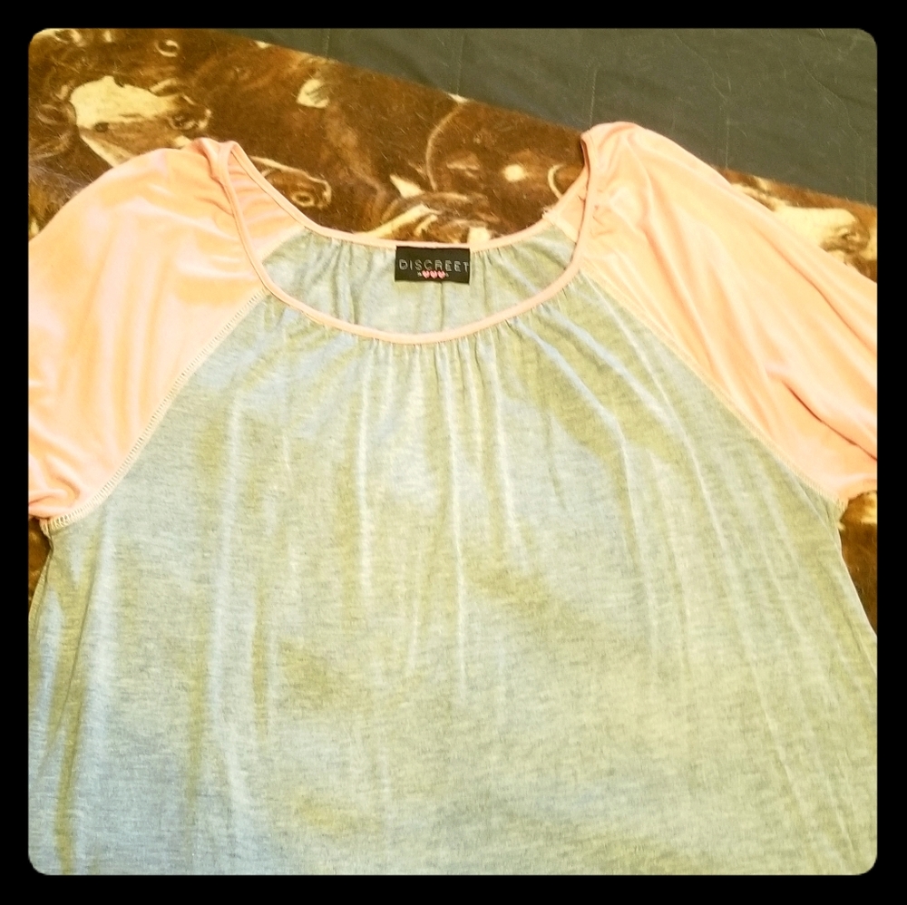 Discreet Brand top with Flare sleeves